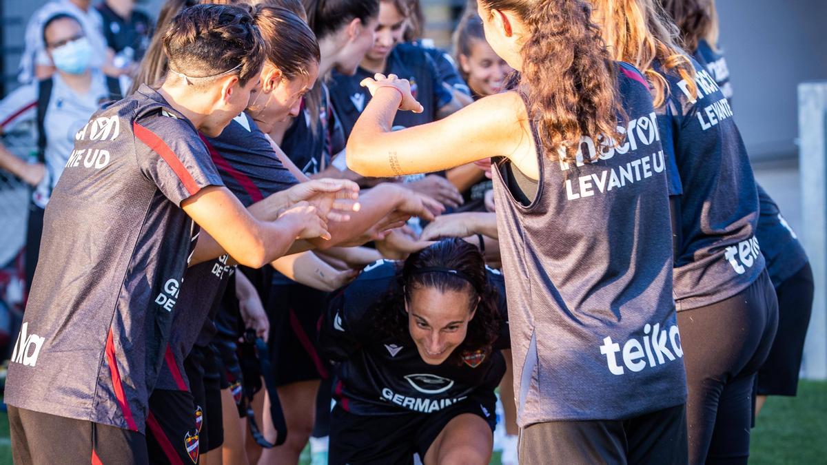 Último entrenamiento del Levante Femenino antes de medirse al Lyon en Champions