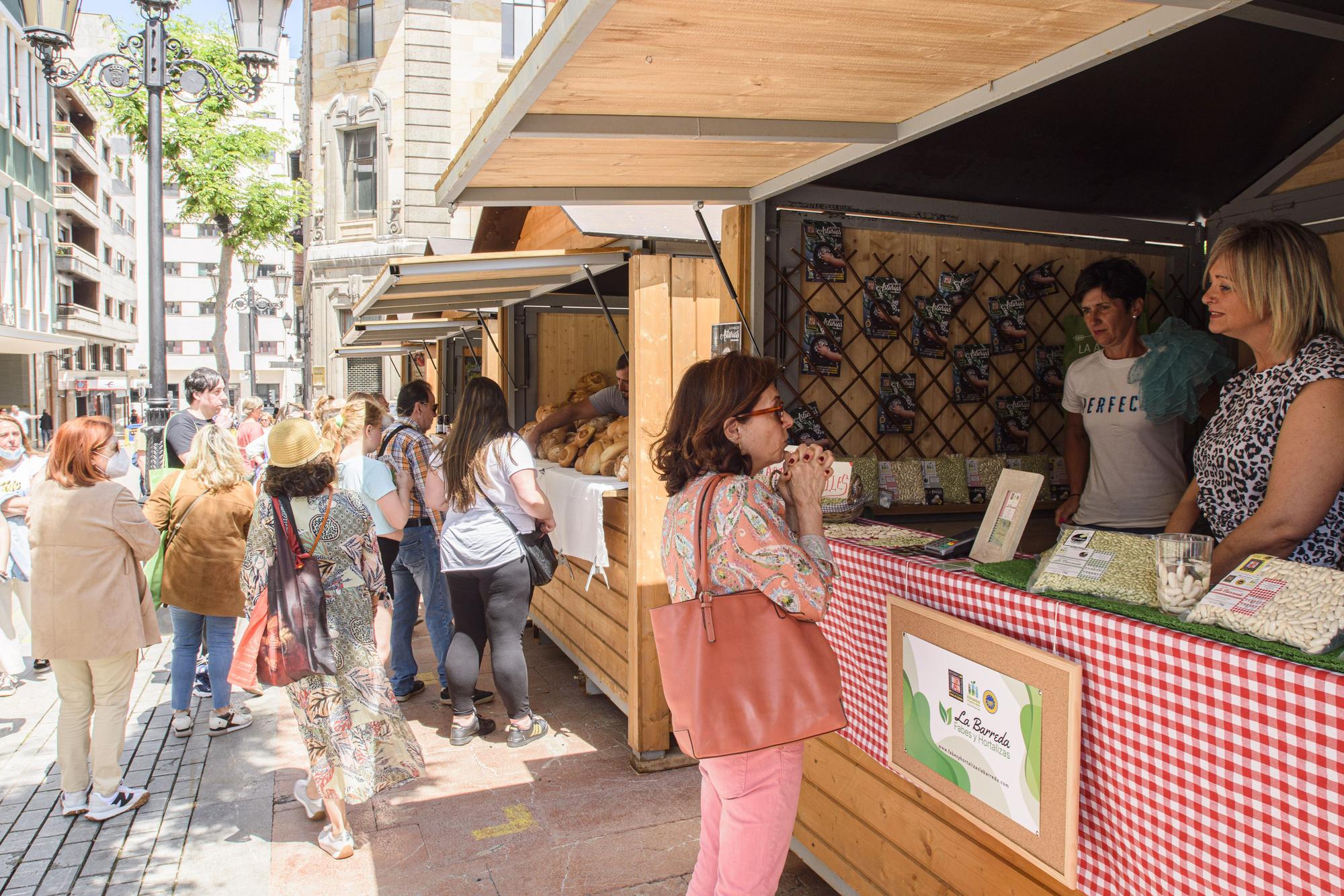 Galería de fotos: buen ambiente y sol en la celebración de la feria de la Ascensión en Oviedo