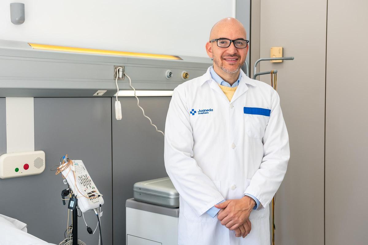 Dr. Cristian Sánchez, médico especialista en Neurofisiología y jefe de la Unidad del Sueño de Juaneda Hospital Miramar.
