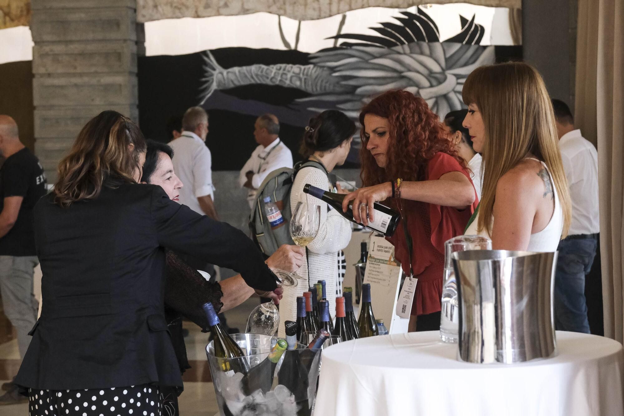 Encuentro en Gran Canaria de responsables de la Guía de vinos Peñín