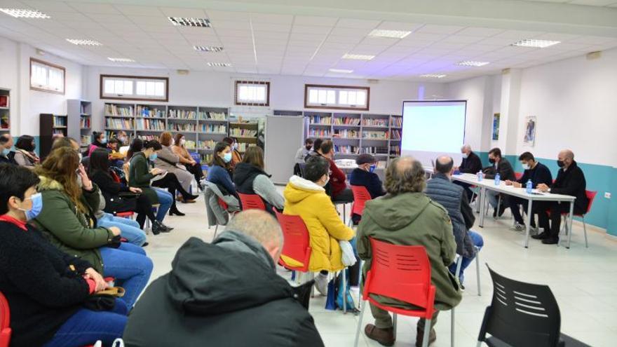 Bueu valora trasladar la biblioteca al Centro Social do Mar mientras transforma la actual