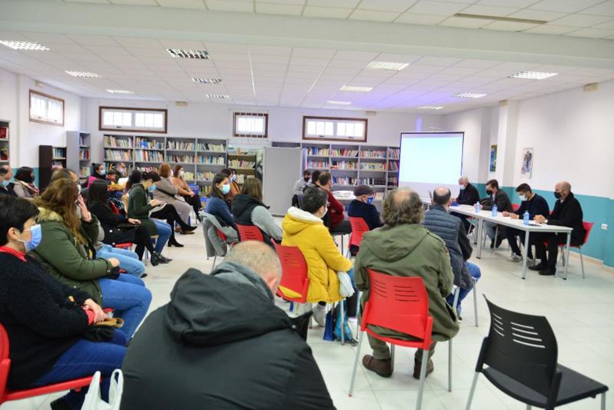 La presentación del proyecto, ayer, en la propia biblioteca. | // G.NÚÑEZ