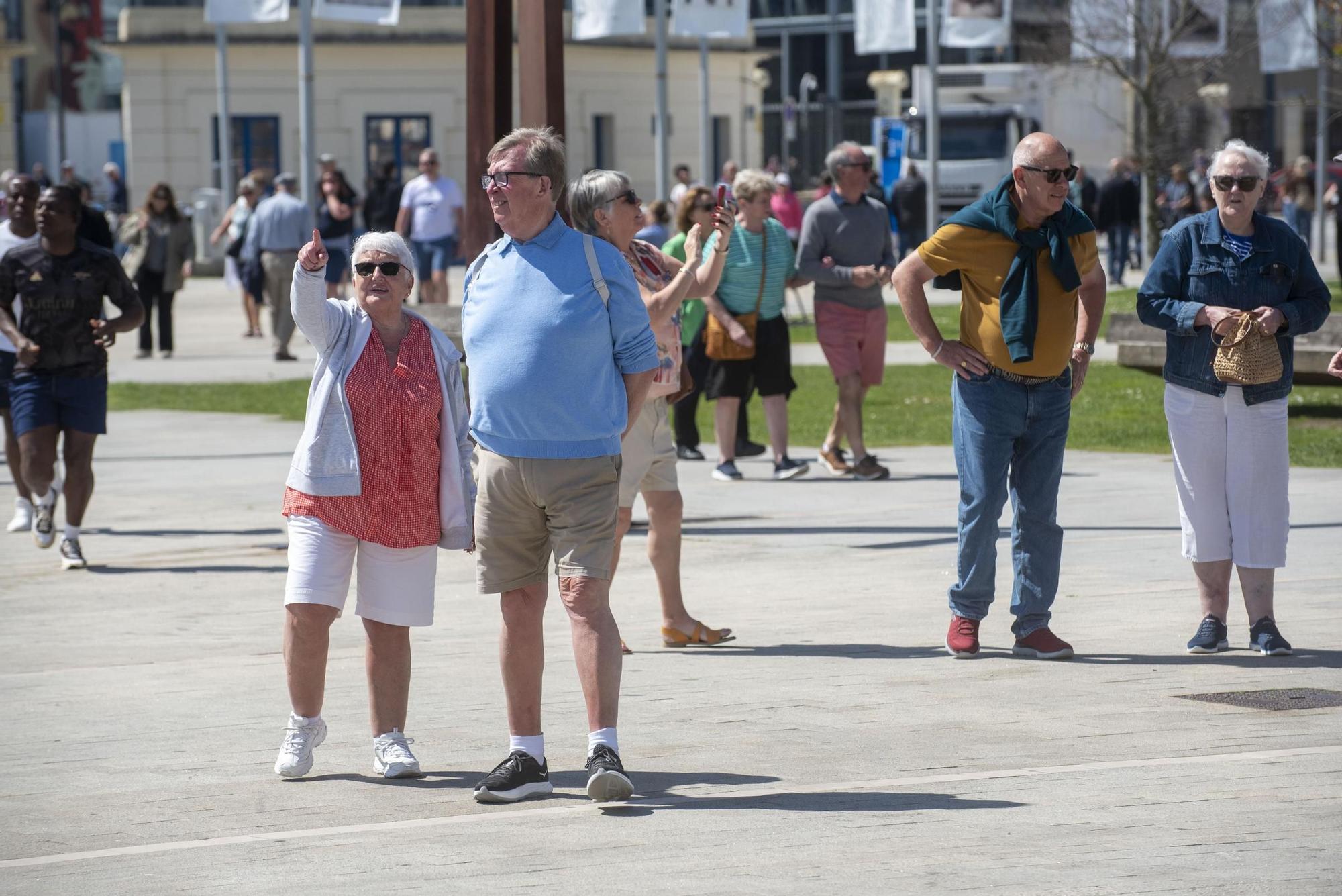 Más de 14.000 visitantes llegan a A Coruña en una escala múltiple de cinco cruceros