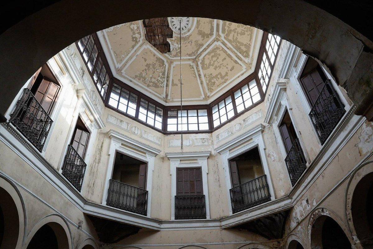 Obras de rehabilitación del edificio de la antigua Real Academia de Córdoba en la calle Ambrosio de Morales