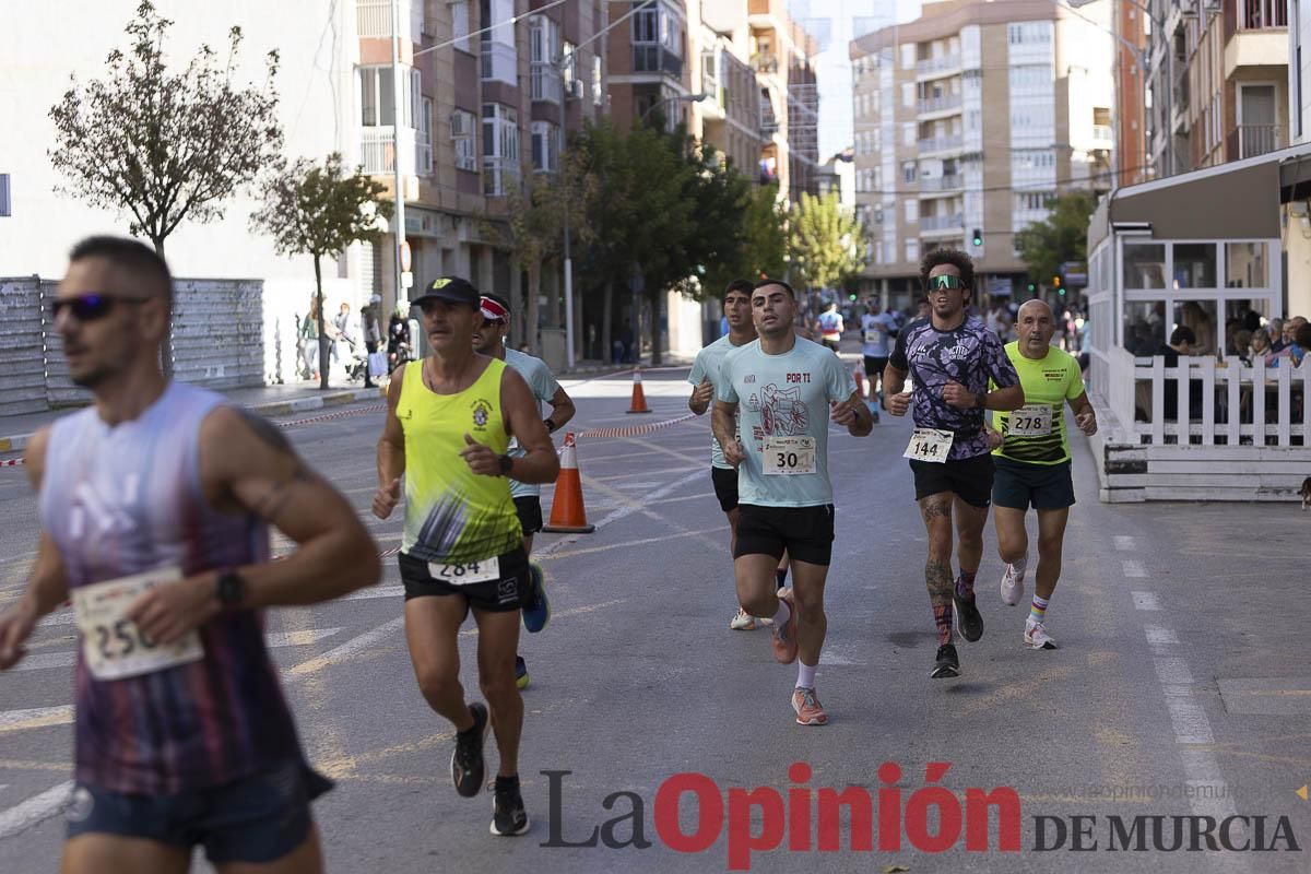 Carrera '10K Assota por ti' en Caravaca (salida y giro primera vuelta)