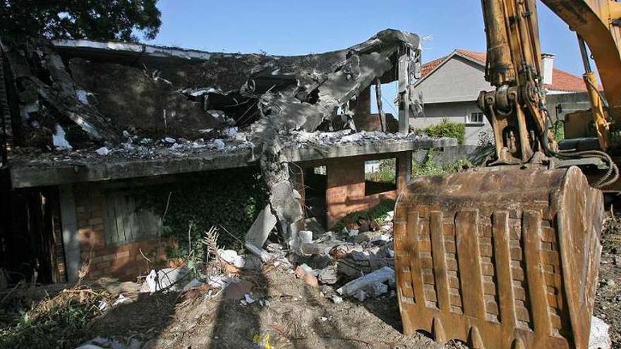 Uno de los chalés derribados en Monte Lourido por el que el Concello indemnizará a la inmobiliaria.