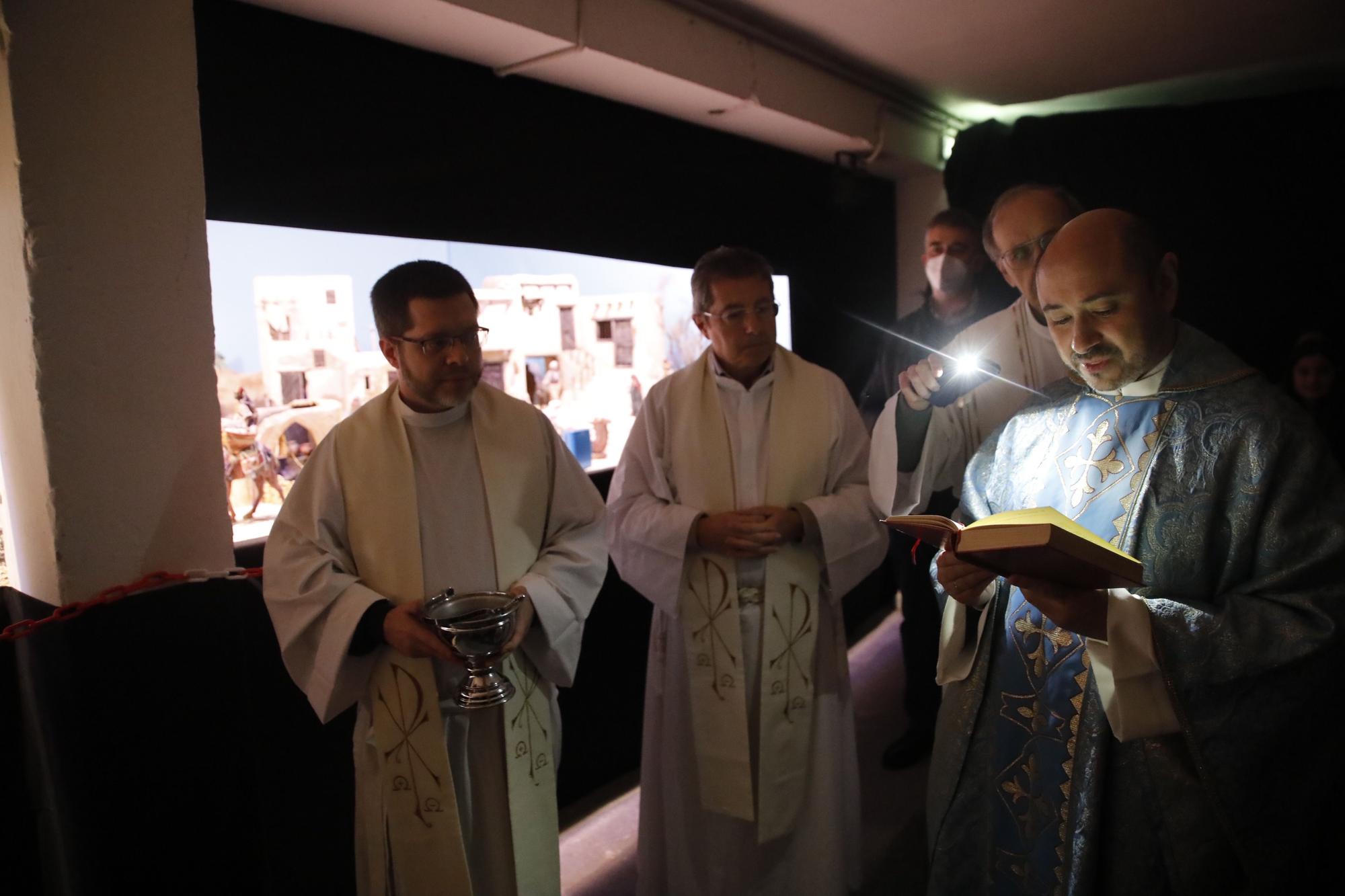 En imágenes: El colegio de la Inmaculada celebra la festividad de la Virgen e inaugura el Belén