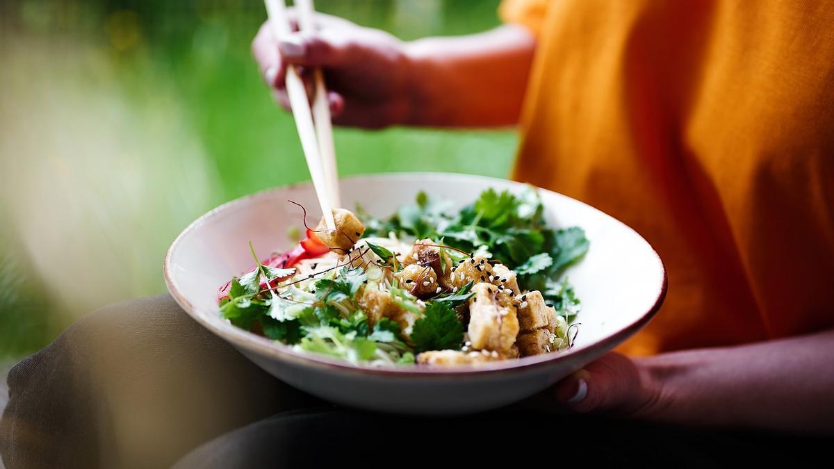 Cómo hacer tofu crujiente en la air fryer.