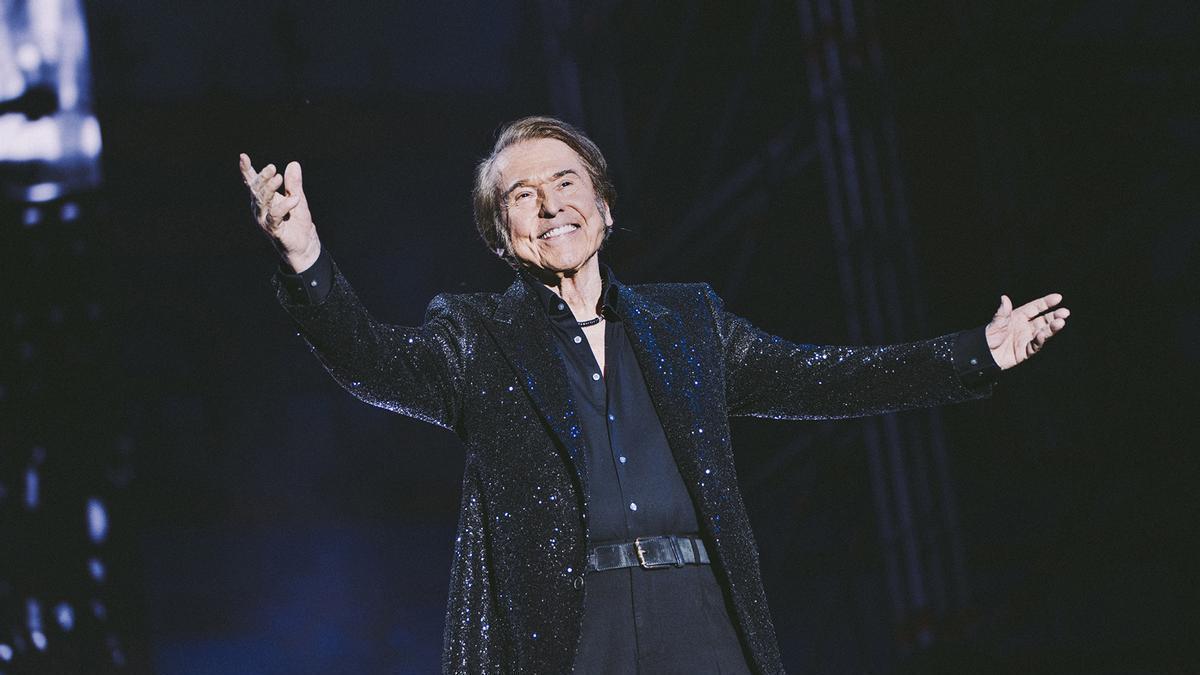 Las imágenes de Raphael en el Icónica Santa Lucía Sevilla Fest