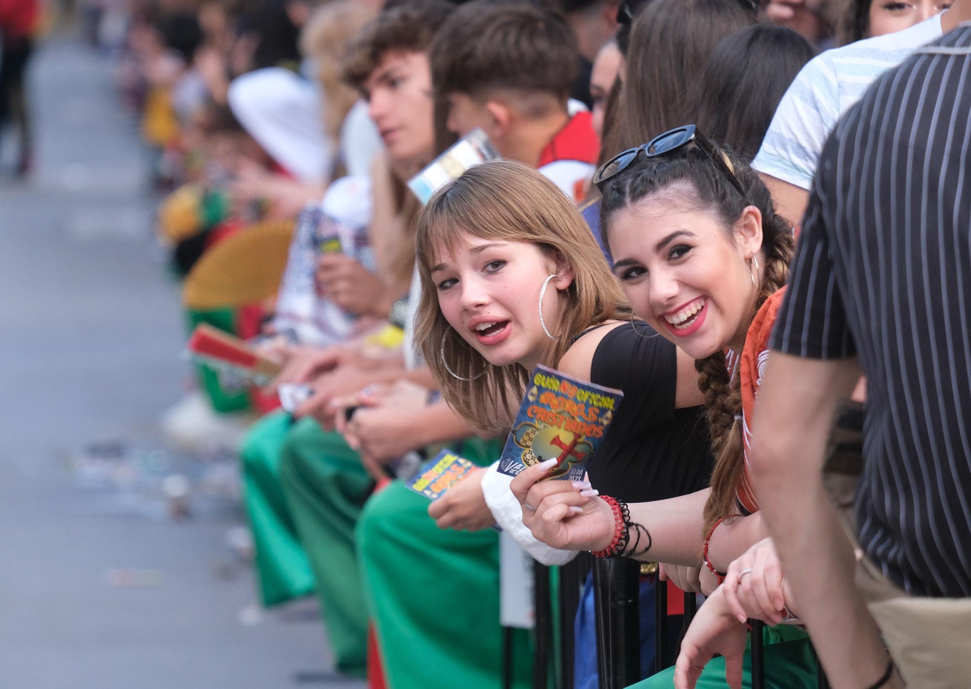 ¡Elda ya está en fiestas! Así ha sido la Entrada de bandas y el pasodoble "Idella"