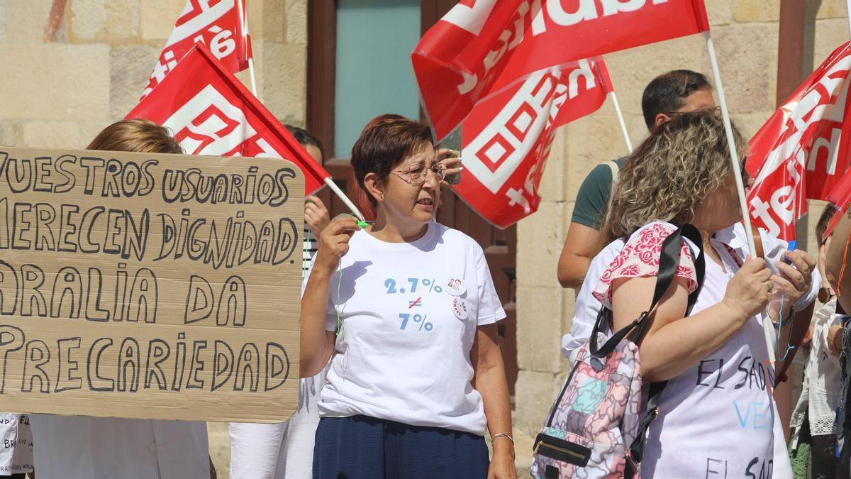 Trabajadoras de ayuda a domicilio de Zamora denuncian impagos de Aralia
