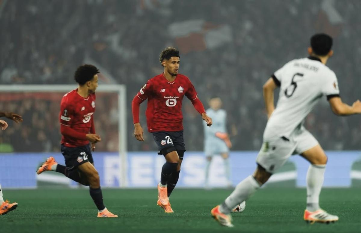Ugo Raghouber en el Lille jugando Europa League