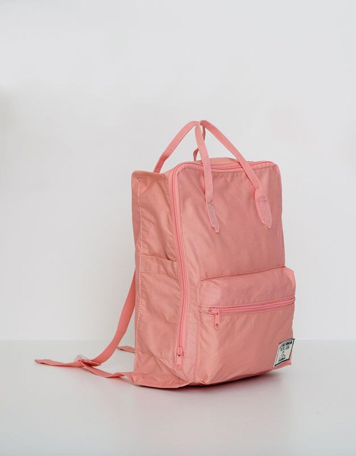 Rebajas Pull&amp;Bear: mochila con asas