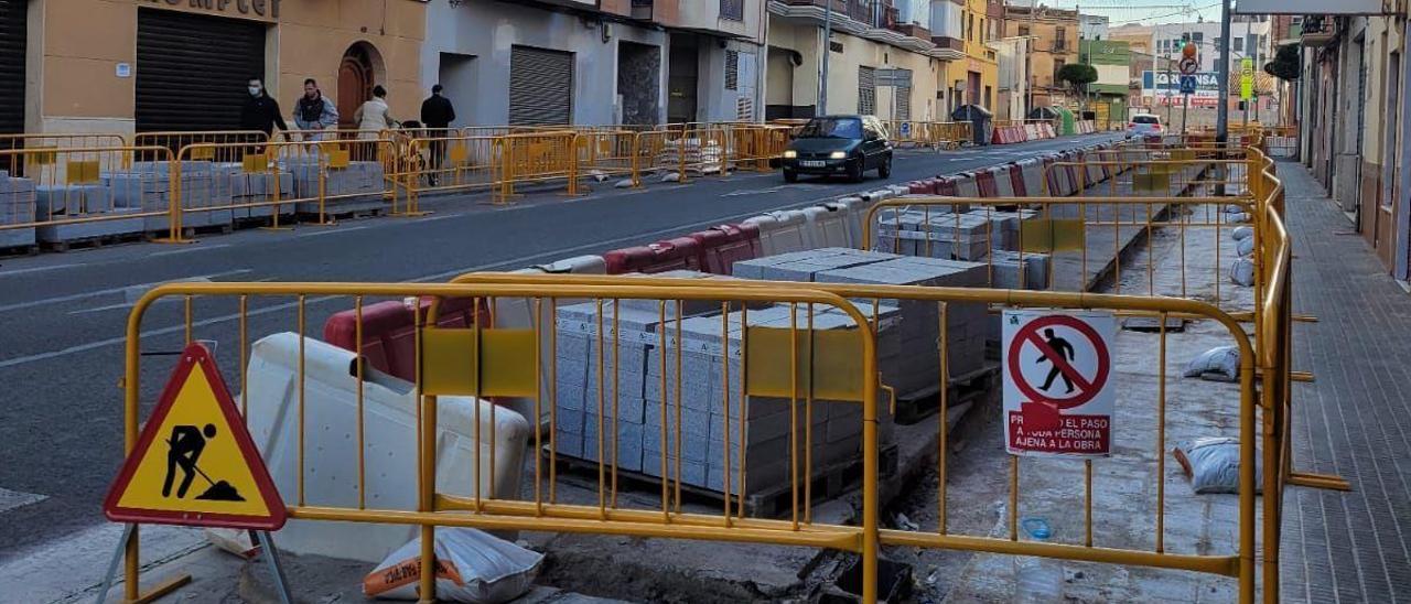 Ya han empezado en Onda las obras para transformar la avenida País Valencià en un bulevar comercial.