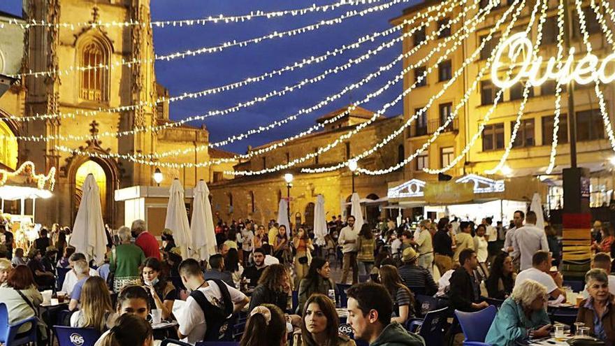 Ambiente en la plaza de la Catedral, el pasado San Mateo. | Fernando Rodríguez