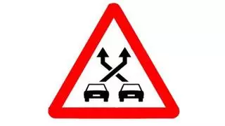 ¿Sabes qué significa esta señal de tráfico? Es una de las nuevas advertencias que encontrarás en la carretera