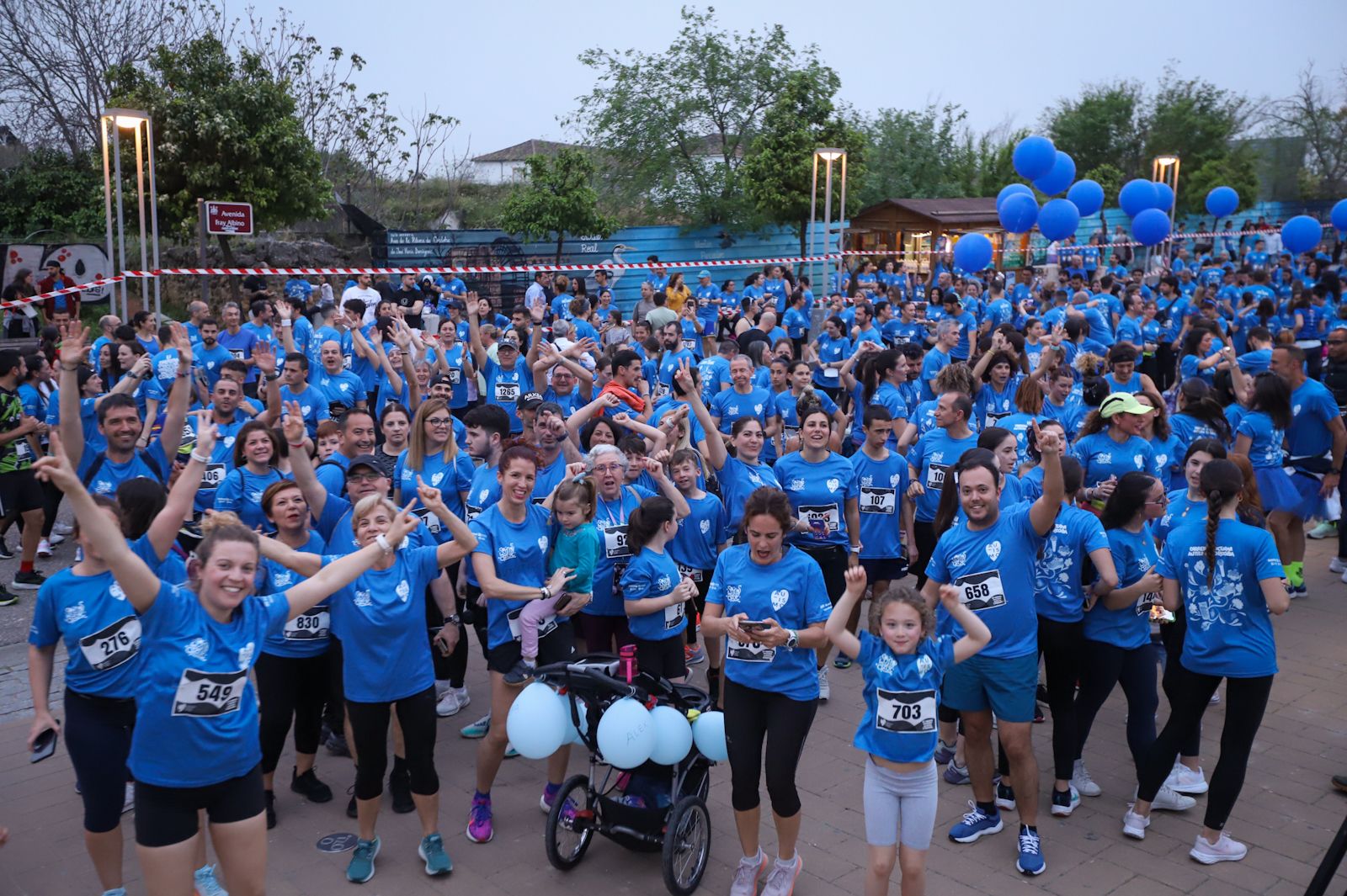 Córdoba vuelve a vestirse de azul en la carrera nocturna por el autismo