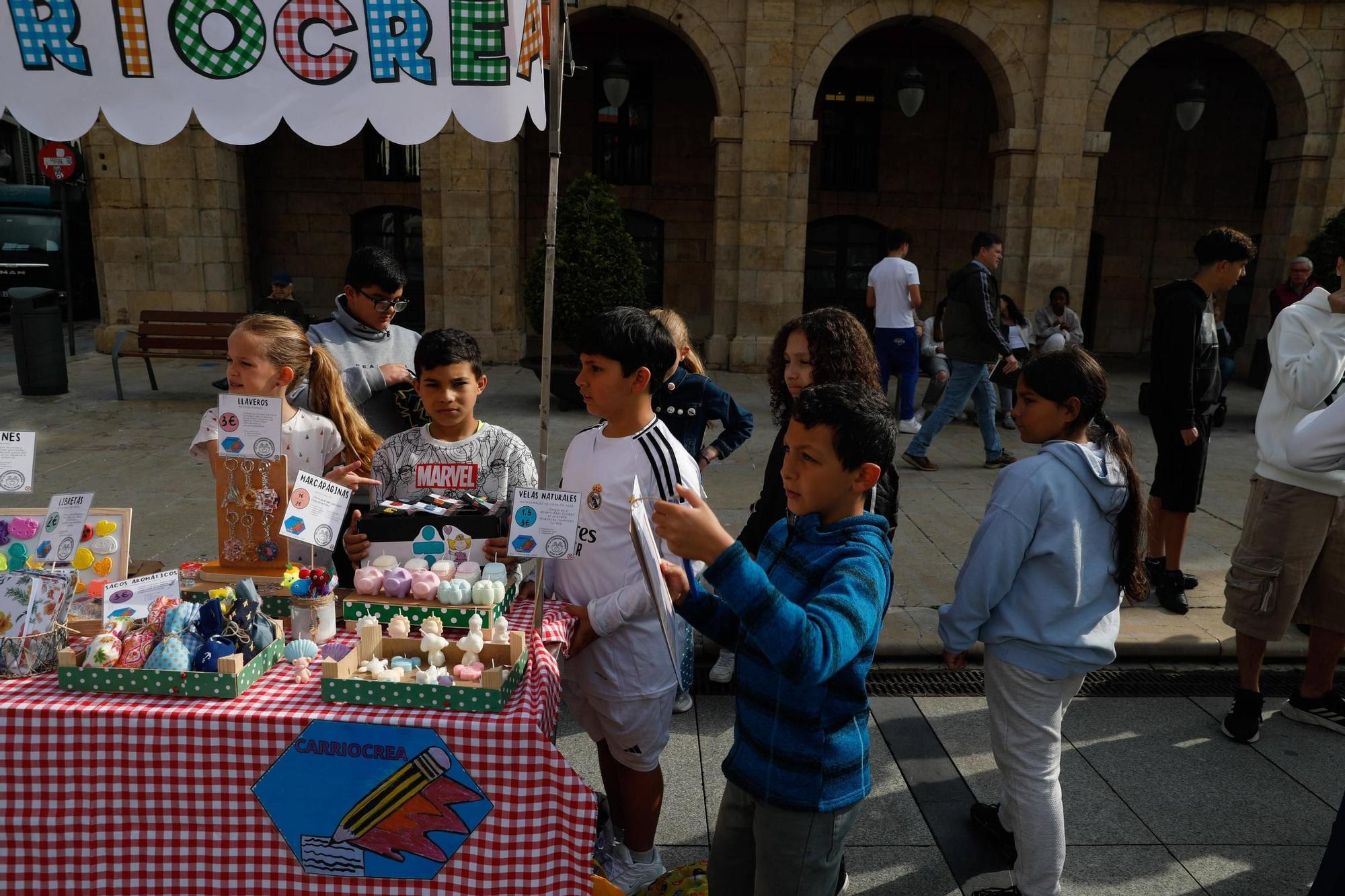 EN IMAGENES: El mercado de cooperativas escolares en Avilés
