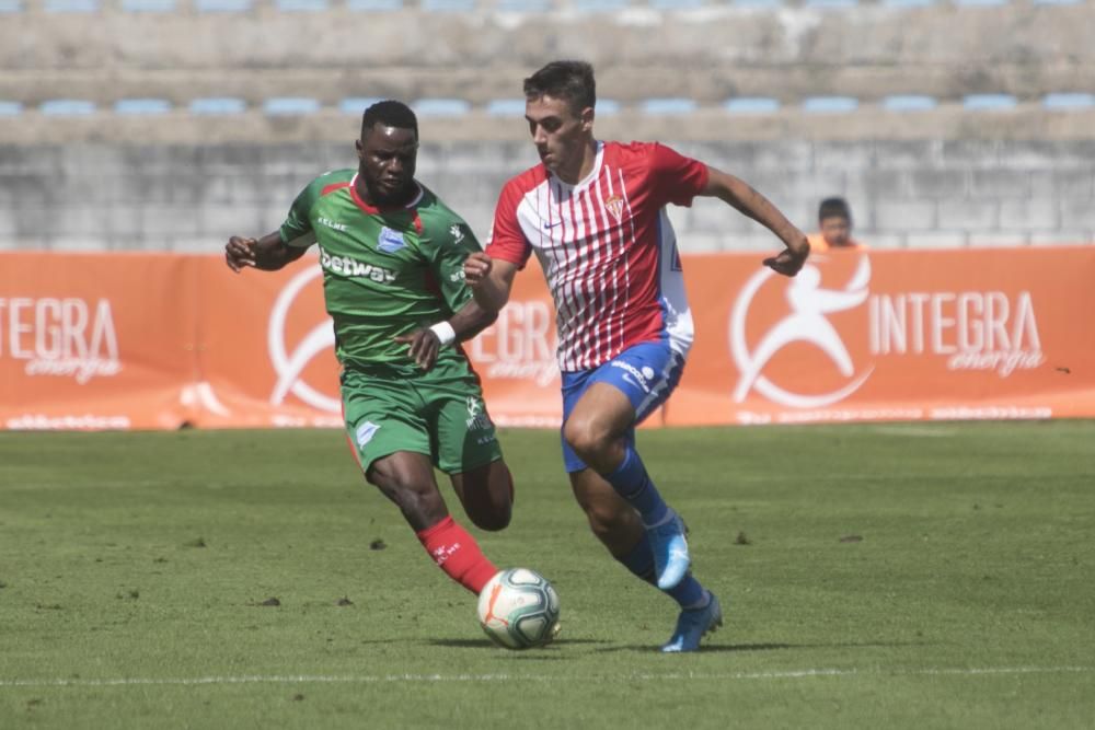 El partido entre el Sporting de Gijón y el Alavés, en imágenes