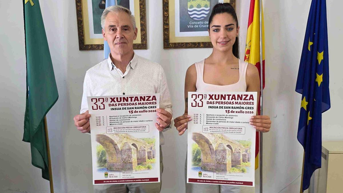 El alcalde, Luis Taboada, y la concejala Noemí Lois, con el cartel.