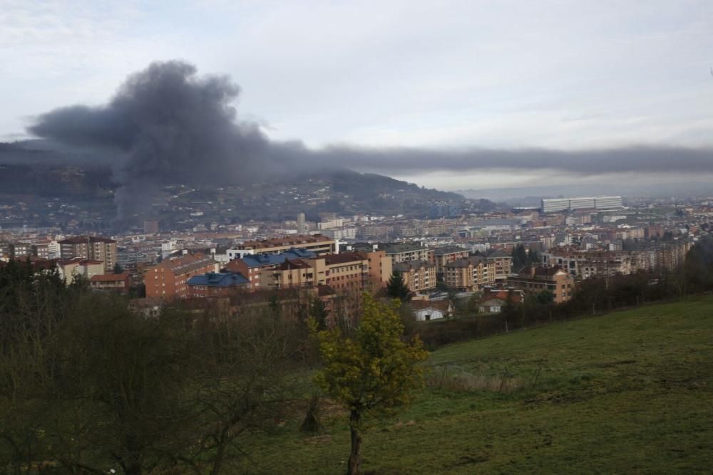 Incendio en un local de Oviedo