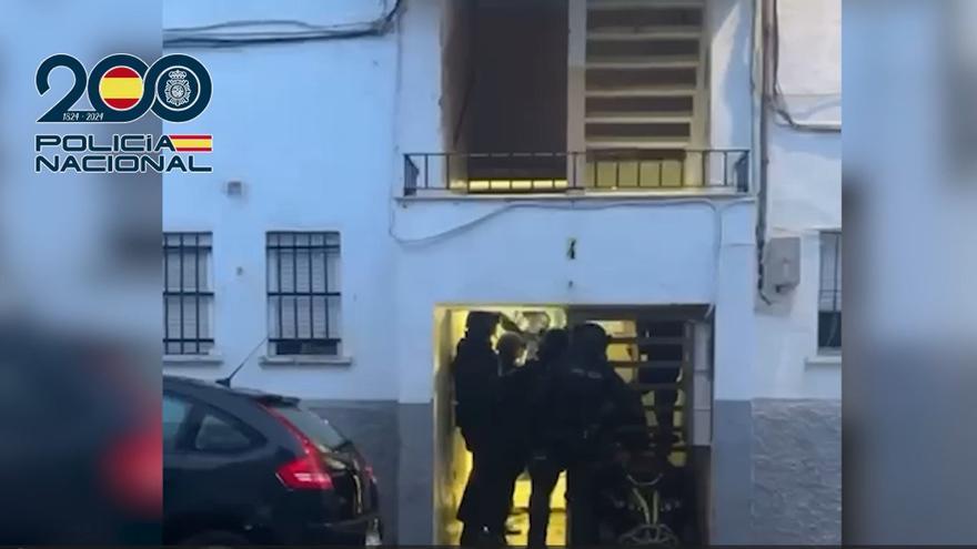Detienen a dos personas por robar armas de fuego en Coria del Río