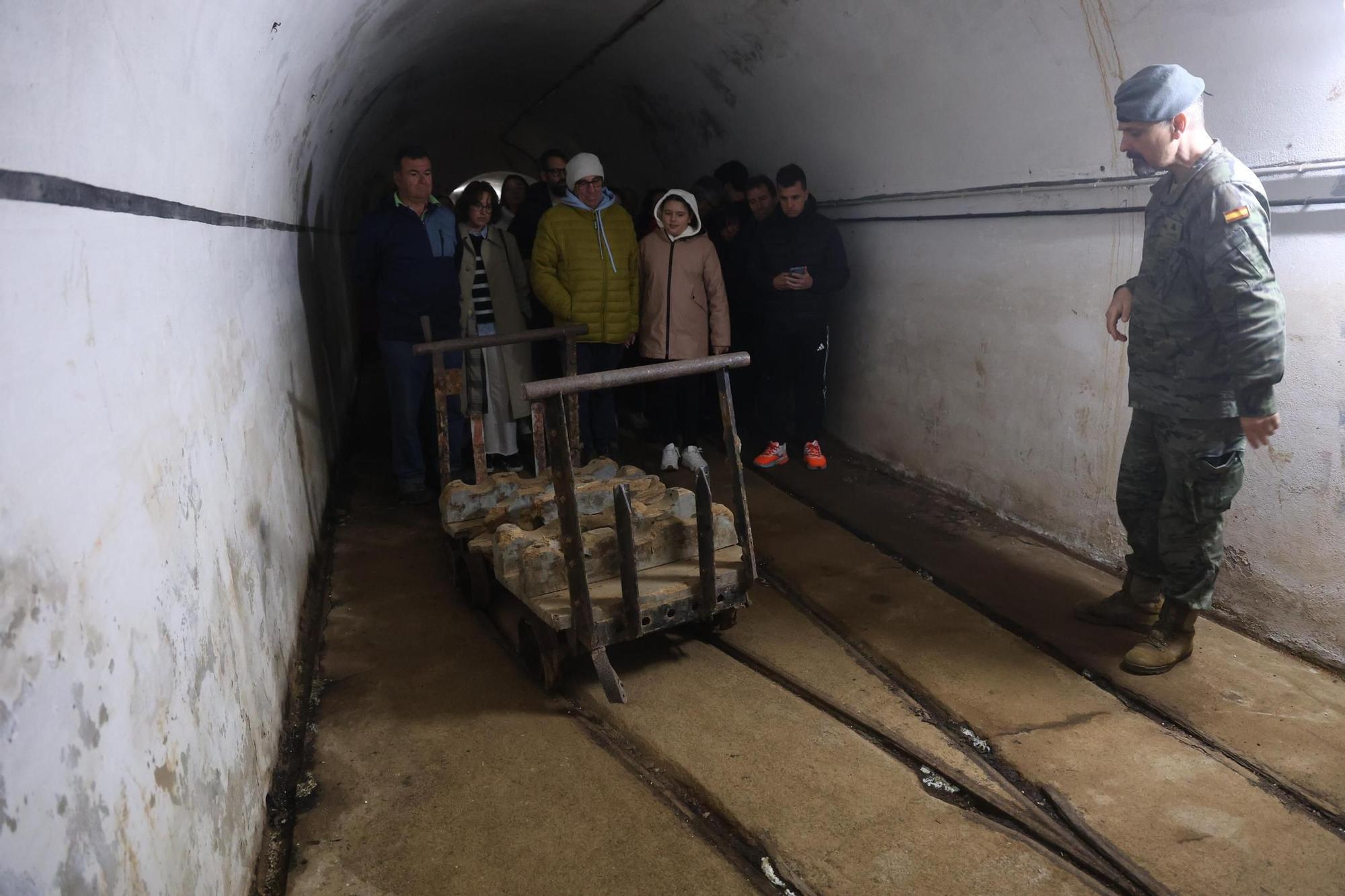 Participantres en las visitas organizadas por Pinchanogrove en la batería militar de Puerto Cuaces.