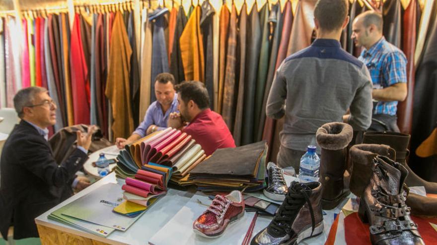 Una firma en una feria de componentes de calzado.