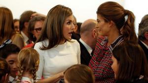 lmmarco37405363 spain s queen letizia  l  and argentina s first lady juliana170223185834