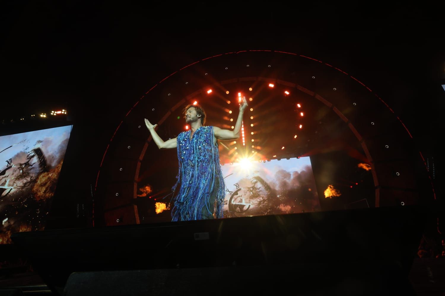 Manuel Carrasco arrebata en su concerto del Roig Arena: todas las imágenes