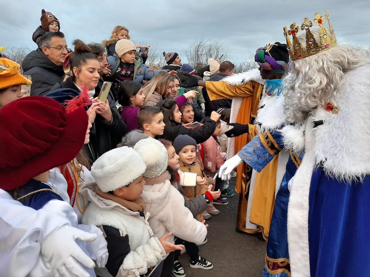 Los Reyes aterrizan en La Morgal