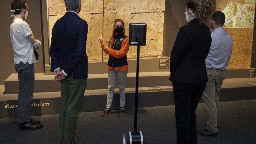 CaixaForum Zaragoza, pionero en España al incorporar un robot que permite organizar visitas telepresenciales