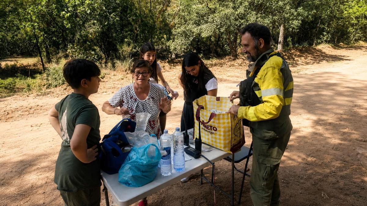 El operativo INFOCAL agradece el desayuno aportado por los vecinos de Tola