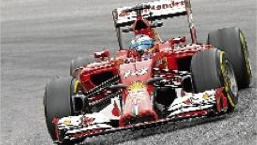 Mercedes mana també a Àustria, amb Alonso tercer el primer dia