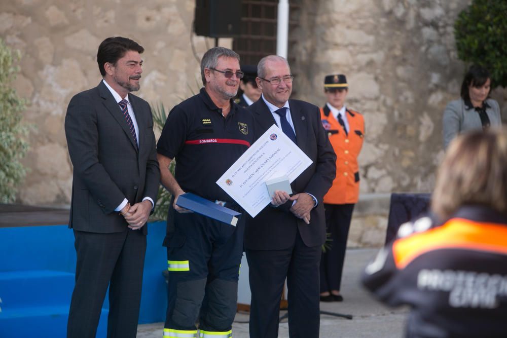 El Ayuntamiento de Alicante ha celebrado esta mañana el XXXVI aniversario de Protección Civil en el castillo de Santa Bárbara.