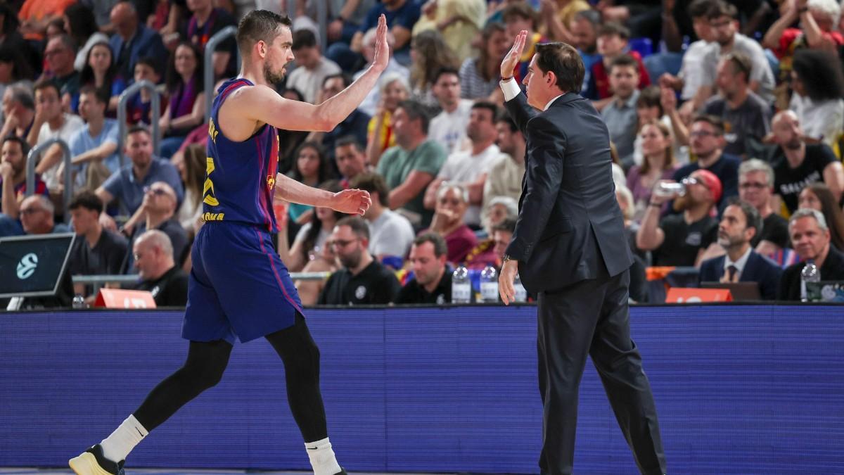 Tomas Satoransky y Xavi Pascual, en el Barça - Bayern de Euroliga