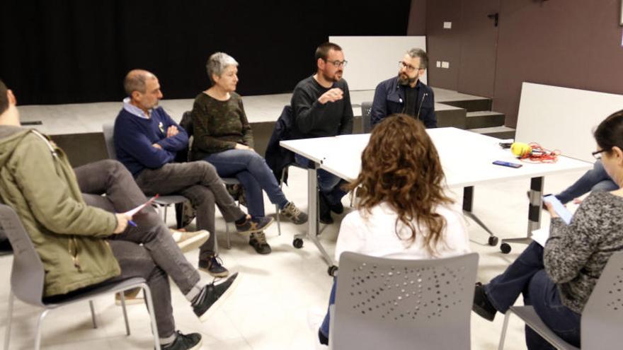 Els primers candidats de Guanyem Girona en una trobada amb els periodistes.