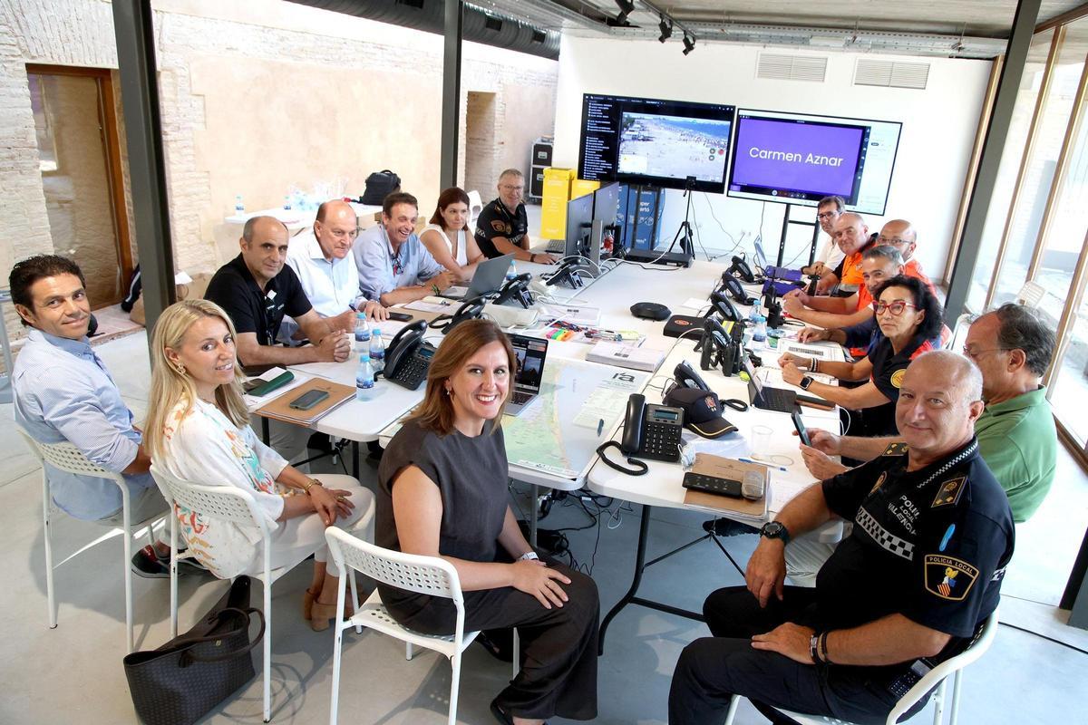 El Cecopal reunido para seguir el eclipse en València.