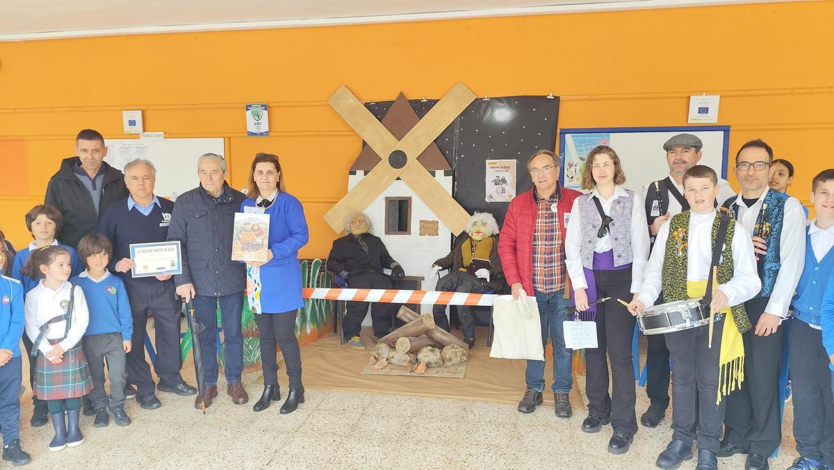 Callosa de Segura celebra el "partir la vieja" con sus viejotes