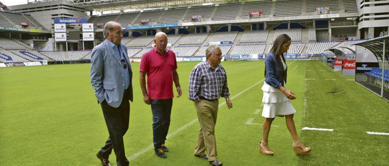 De izquierda a derecha, Toni Grande, José Ramón Lobo, Maximino Martínez y María José Claramunt, ayer en el Tartiere.