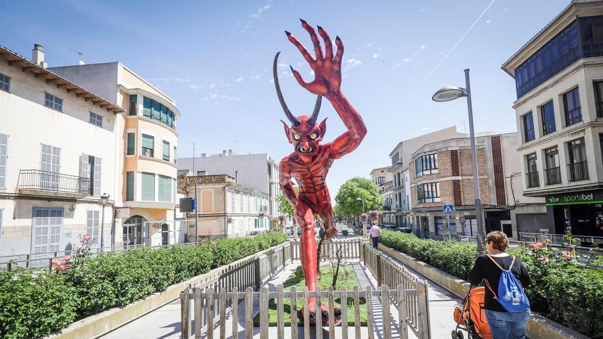 Noch bis Ende Juni sind die Fantasie-Figuren im Zentrum von Manacor zu bestaunen
