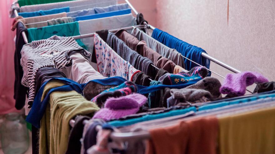 SECAR ROPA INVIERNO | El truco para tender y secar la ropa en una casa  pequeña sin balcón en invierno