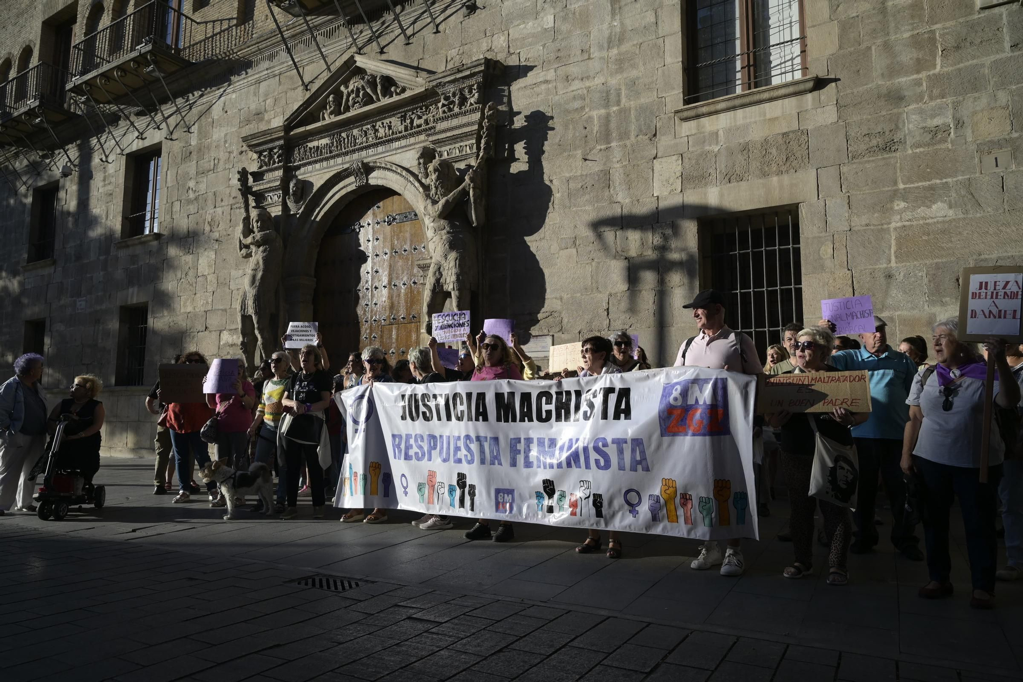 En imágenes | Zaragoza muestra su apoyo a Juana Rivas