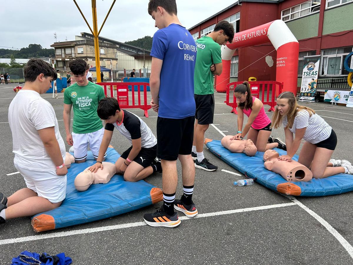 EN IMÁGENES: El alumnado de TSEAS del Instituto Corvera moviliza a 200 estudiantes por el Día del Deporte EN IMÁGENES: El alumnado de TSEAS del Instituto Corvera moviliza a 200 estudiantes por el Día del Deporte