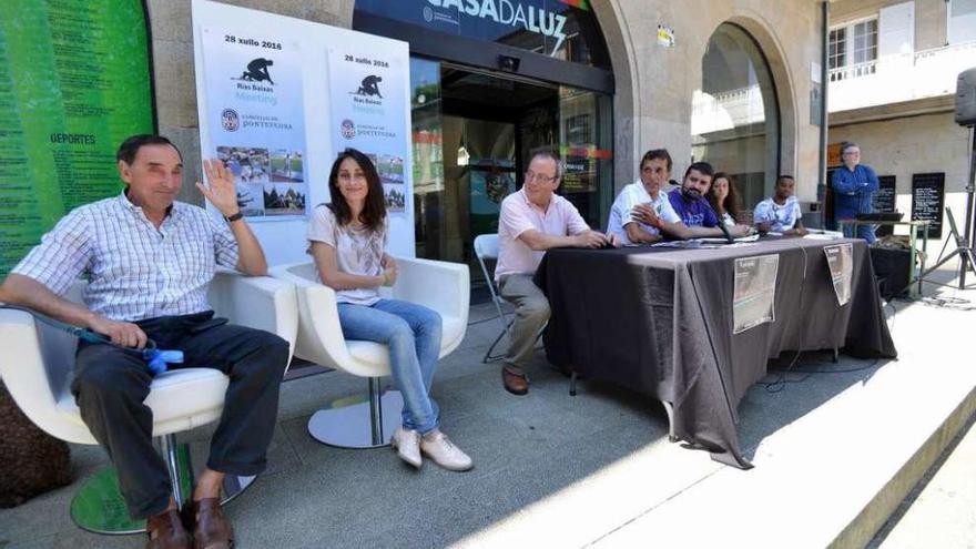 Presentación del Meeting con la presencia de Solange, Parada y Okutu en A Casa da Luz. // G. Santos