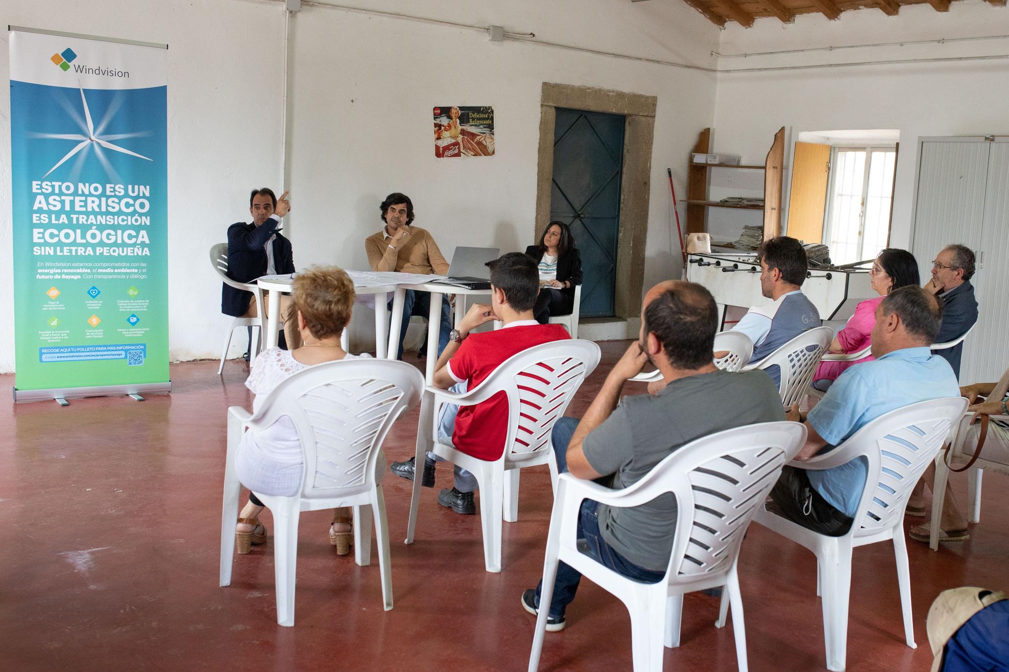 Reunión informativa sobre el parque eólico celebrada en Gáname de Sayago