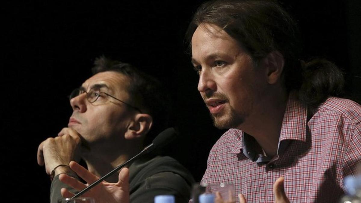 Pablo Iglesias (derecha) y Juan Carlos Monedero, en la presentación del libro del líder de Podemos este viernes en Madrid.