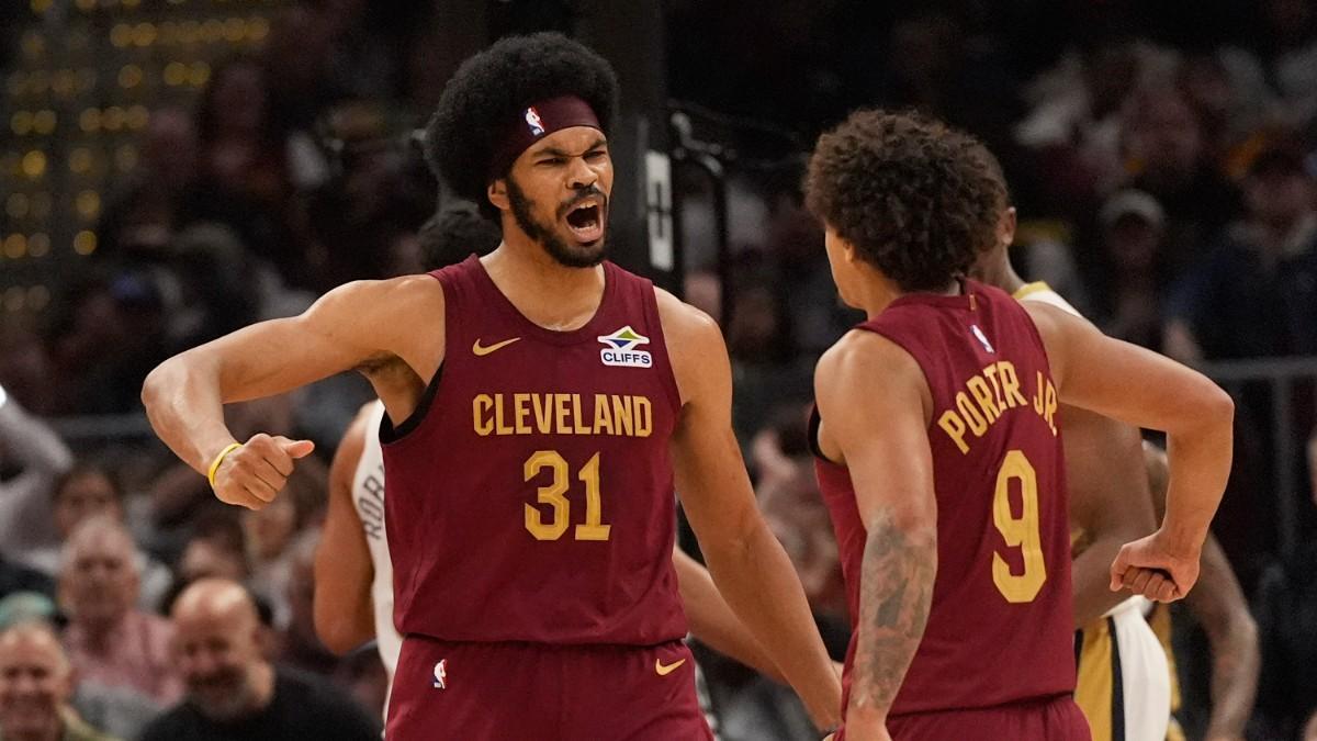 Jarrett Allen celebra una canasta ante Pelicans