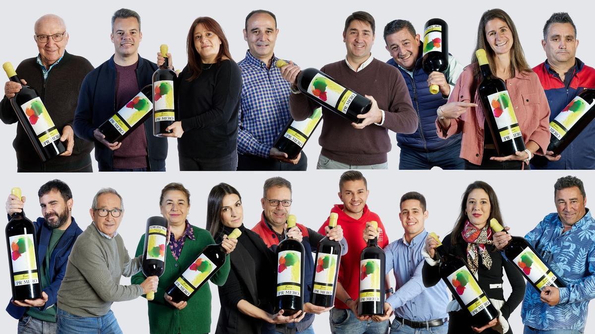 Miembros del equipo de Bodegas Fariña con la botella de "Primero" 2025.