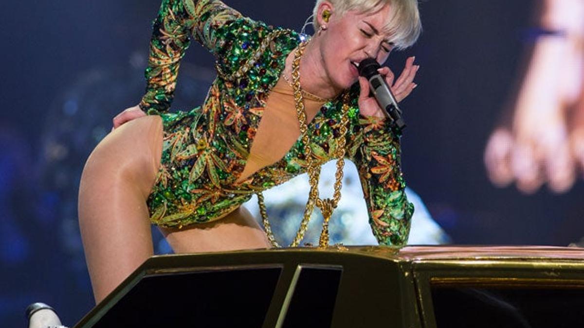 Miley Cyrus Llora En Un Concierto Cuore